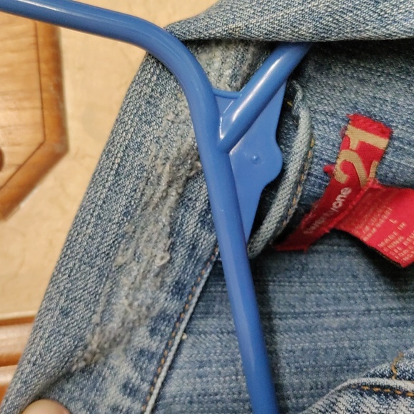 💙Twentyone 21 Cropped Distressed Jean Jacket 🧥 - Picture 7 of 9